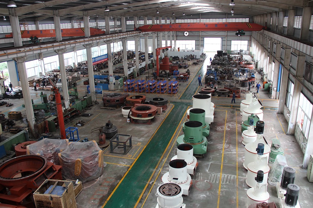 桂林鴻程無煙煤雷蒙磨粉機生產車間 桂林鴻程無煙煤雷蒙磨粉機生產車間